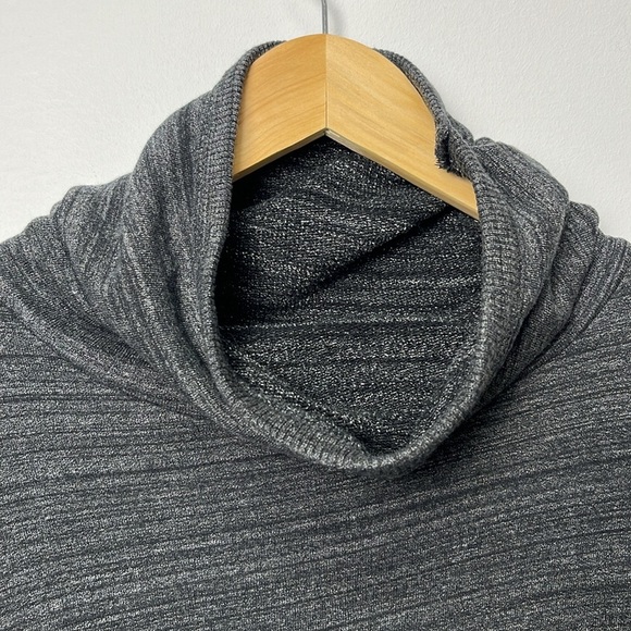 Aritzia Wilfred Free Oversized Cowl Neck Sweatshirt with Pockets Grey Heather - Picture 4 of 16